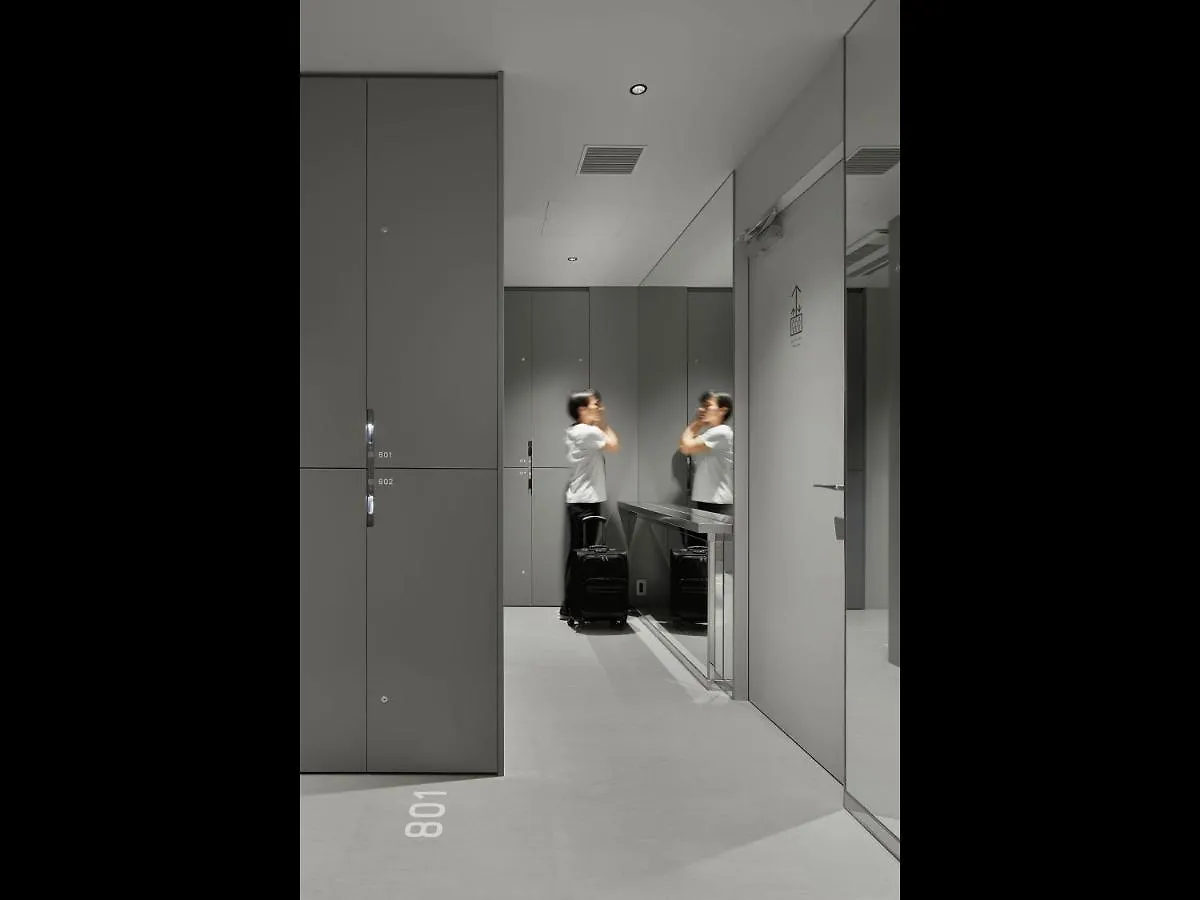 Capsule hotel Nine Hours Hanzomon Tokyo